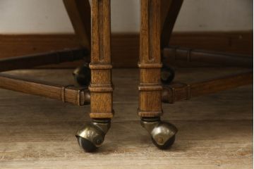 椅子4脚の布地を張り替えてリメイク!高品質リペアを施し、クッション部分の中綿を交換。生地はご希望のものに張り替え、塗装が剥げた部分は元の色に合うよう着色仕上げ。R-059453,オーダー976