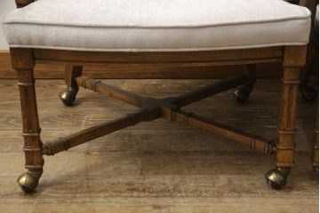 椅子4脚の布地を張り替えてリメイク!高品質リペアを施し、クッション部分の中綿を交換。生地はご希望のものに張り替え、塗装が剥げた部分は元の色に合うよう着色仕上げ。R-059453,オーダー976