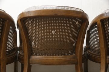 椅子4脚の布地を張り替えてリメイク!高品質リペアを施し、クッション部分の中綿を交換。生地はご希望のものに張り替え、塗装が剥げた部分は元の色に合うよう着色仕上げ。R-059453,オーダー976