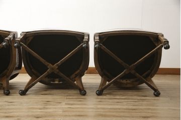 椅子4脚の布地を張り替えてリメイク!高品質リペアを施し、クッション部分の中綿を交換。生地はご希望のものに張り替え、塗装が剥げた部分は元の色に合うよう着色仕上げ。R-059453,オーダー976