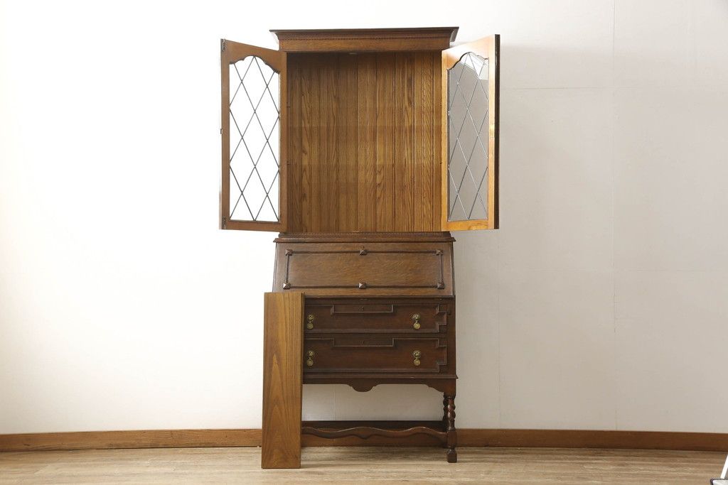 ビューローブックケースを綺麗に再生!高品質リペアを施し、ガラスの破損部分は交換。木部はワントーン落ち着いた色に着色仕上げ。