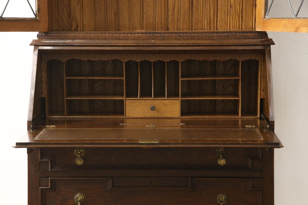 ビューローブックケースを綺麗に再生!高品質リペアを施し、ガラスの破損部分は交換。木部はワントーン落ち着いた色に着色仕上げ。