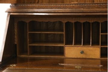 ビューローブックケースを綺麗に再生!高品質リペアを施し、ガラスの破損部分は交換。木部はワントーン落ち着いた色に着色仕上げ。