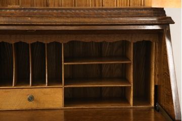 ビューローブックケースを綺麗に再生!高品質リペアを施し、ガラスの破損部分は交換。木部はワントーン落ち着いた色に着色仕上げ。