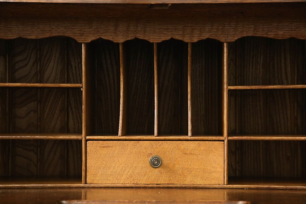 ビューローブックケースを綺麗に再生!高品質リペアを施し、ガラスの破損部分は交換。木部はワントーン落ち着いた色に着色仕上げ。