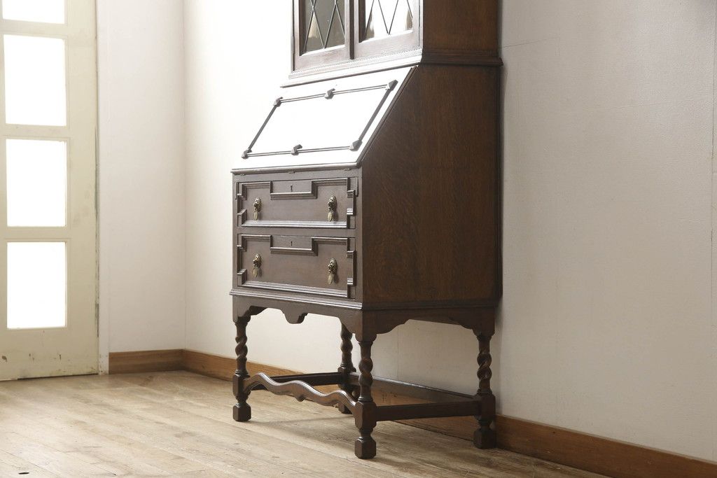 ビューローブックケースを綺麗に再生!高品質リペアを施し、ガラスの破損部分は交換。木部はワントーン落ち着いた色に着色仕上げ。