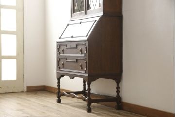 ビューローブックケースを綺麗に再生!高品質リペアを施し、ガラスの破損部分は交換。木部はワントーン落ち着いた色に着色仕上げ。