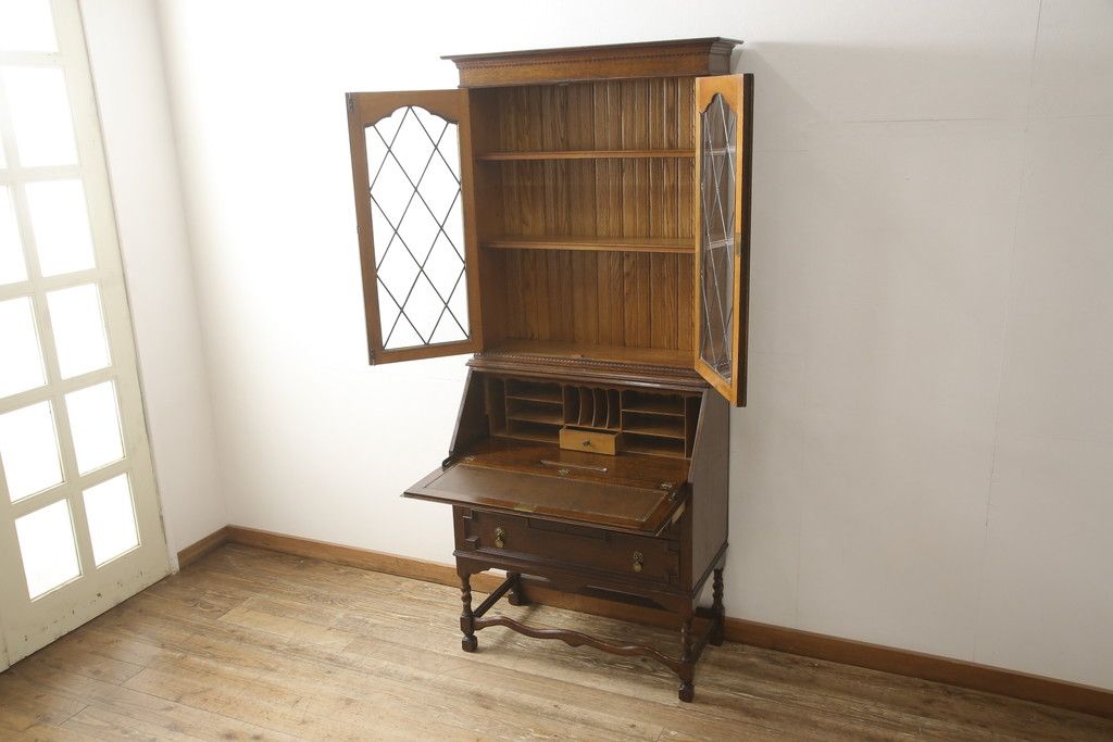 ビューローブックケースを綺麗に再生!高品質リペアを施し、ガラスの破損部分は交換。木部はワントーン落ち着いた色に着色仕上げ。