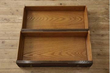 ビューローブックケースを綺麗に再生!高品質リペアを施し、ガラスの破損部分は交換。木部はワントーン落ち着いた色に着色仕上げ。