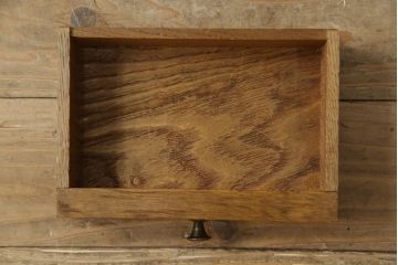 ビューローブックケースを綺麗に再生!高品質リペアを施し、ガラスの破損部分は交換。木部はワントーン落ち着いた色に着色仕上げ。