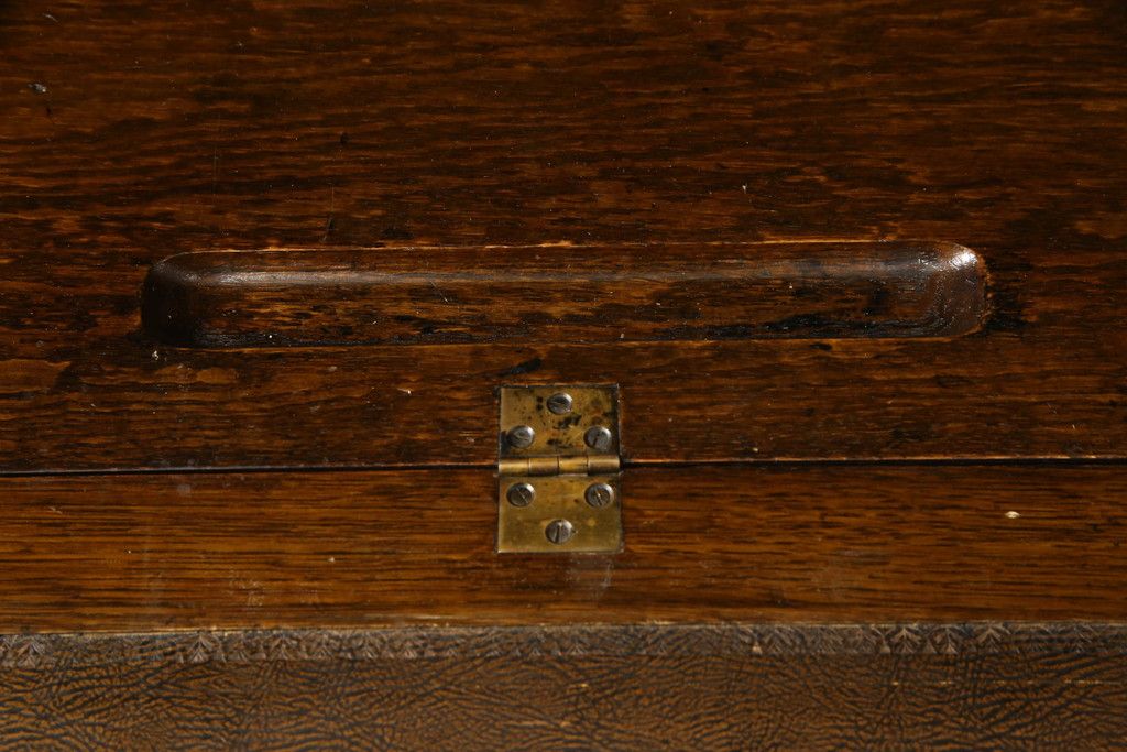 ビューローブックケースを綺麗に再生!高品質リペアを施し、ガラスの破損部分は交換。木部はワントーン落ち着いた色に着色仕上げ。