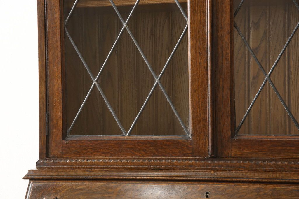 ビューローブックケースを綺麗に再生!高品質リペアを施し、ガラスの破損部分は交換。木部はワントーン落ち着いた色に着色仕上げ。