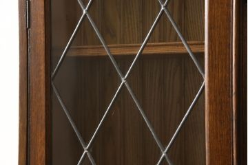 ビューローブックケースを綺麗に再生!高品質リペアを施し、ガラスの破損部分は交換。木部はワントーン落ち着いた色に着色仕上げ。