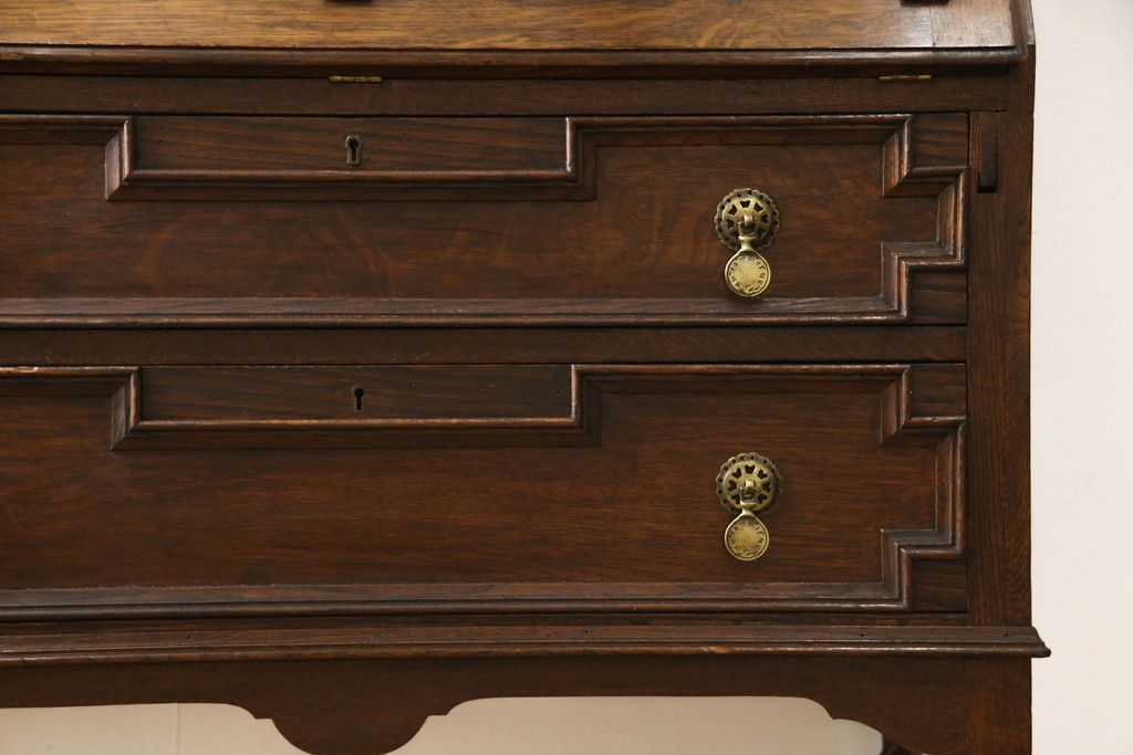 ビューローブックケースを綺麗に再生!高品質リペアを施し、ガラスの破損部分は交換。木部はワントーン落ち着いた色に着色仕上げ。