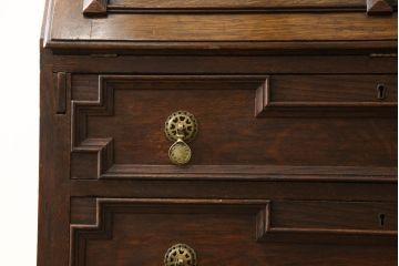 ビューローブックケースを綺麗に再生!高品質リペアを施し、ガラスの破損部分は交換。木部はワントーン落ち着いた色に着色仕上げ。