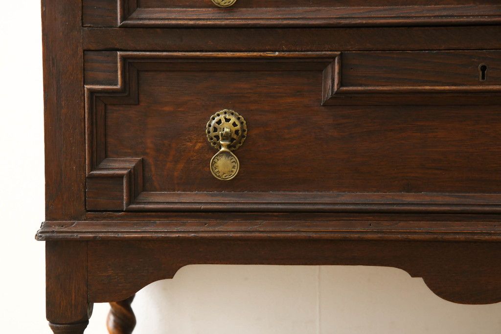 ビューローブックケースを綺麗に再生!高品質リペアを施し、ガラスの破損部分は交換。木部はワントーン落ち着いた色に着色仕上げ。