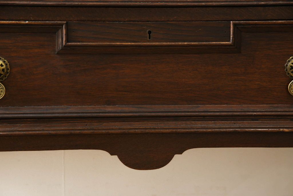 ビューローブックケースを綺麗に再生!高品質リペアを施し、ガラスの破損部分は交換。木部はワントーン落ち着いた色に着色仕上げ。