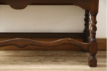 ビューローブックケースを綺麗に再生!高品質リペアを施し、ガラスの破損部分は交換。木部はワントーン落ち着いた色に着色仕上げ。