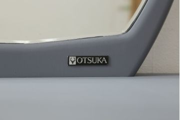 箪笥とドレッサーを使って新たなドレッサーにリメイク!整理箪笥の上4段を利用し、天板にミラーを移設。取っ手を交換し脚を取り付けて、ダークグレーにペイント仕上げ。