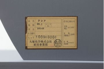 箪笥とドレッサーを使って新たなドレッサーにリメイク!整理箪笥の上4段を利用し、天板にミラーを移設。取っ手を交換し脚を取り付けて、ダークグレーにペイント仕上げ。