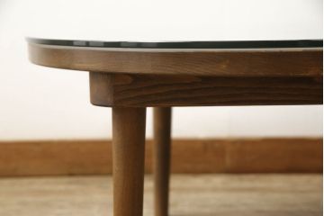 お仏壇を小型仏壇と丸テーブルにリメイク!小型仏壇の本体は桐材にて新規製作。内部の装飾には元の螺鈿細工を活用。丸テーブルは組子部分を装飾として使用し、上にガラス天板を。