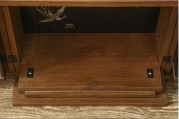 お仏壇を小型仏壇と丸テーブルにリメイク!小型仏壇の本体は桐材にて新規製作。内部の装飾には元の螺鈿細工を活用。丸テーブルは組子部分を装飾として使用し、上にガラス天板を。