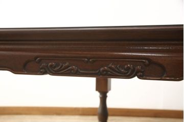 座卓をダイニングテーブルにリメイク!新材で脚を増設し、H型の貫を通して脚を補強。現状に合わせた濃茶色に仕上げ。