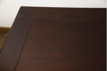 座卓をダイニングテーブルにリメイク!新材で脚を増設し、H型の貫を通して脚を補強。現状に合わせた濃茶色に仕上げ。