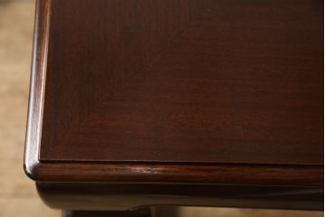 座卓をダイニングテーブルにリメイク!新材で脚を増設し、H型の貫を通して脚を補強。現状に合わせた濃茶色に仕上げ。