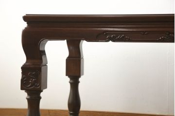 座卓をダイニングテーブルにリメイク!新材で脚を増設し、H型の貫を通して脚を補強。現状に合わせた濃茶色に仕上げ。