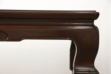 座卓をダイニングテーブルにリメイク!新材で脚を増設し、H型の貫を通して脚を補強。現状に合わせた濃茶色に仕上げ。