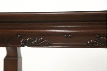 座卓をダイニングテーブルにリメイク!新材で脚を増設し、H型の貫を通して脚を補強。現状に合わせた濃茶色に仕上げ。