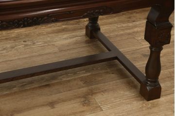 座卓をダイニングテーブルにリメイク!新材で脚を増設し、H型の貫を通して脚を補強。現状に合わせた濃茶色に仕上げ。