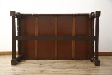 座卓をダイニングテーブルにリメイク!新材で脚を増設し、H型の貫を通して脚を補強。現状に合わせた濃茶色に仕上げ。
