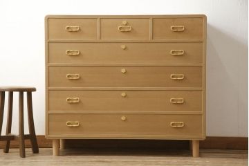 桐箪笥をチェストにリメイク!下2段の引き出しと台輪をカットし、木製脚の取り付け。蜜蝋ワックス仕上げ。