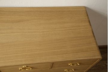 桐箪笥をチェストにリメイク!下2段の引き出しと台輪をカットし、木製脚の取り付け。蜜蝋ワックス仕上げ。