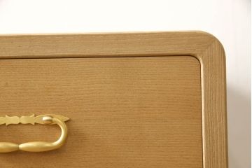 桐箪笥をチェストにリメイク!下2段の引き出しと台輪をカットし、木製脚の取り付け。蜜蝋ワックス仕上げ。