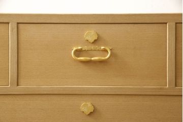 桐箪笥をチェストにリメイク!下2段の引き出しと台輪をカットし、木製脚の取り付け。蜜蝋ワックス仕上げ。