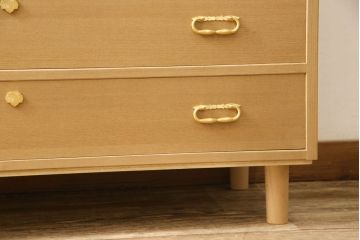 桐箪笥をチェストにリメイク!下2段の引き出しと台輪をカットし、木製脚の取り付け。蜜蝋ワックス仕上げ。