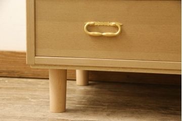 桐箪笥をチェストにリメイク!下2段の引き出しと台輪をカットし、木製脚の取り付け。蜜蝋ワックス仕上げ。