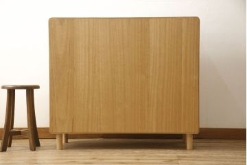 桐箪笥をチェストにリメイク!下2段の引き出しと台輪をカットし、木製脚の取り付け。蜜蝋ワックス仕上げ。