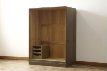 桐箪笥をオープンクローゼットにリメイク!扉と内部のポール、引き出しを撤去。新材部分は本体の色に馴染むよう着色。