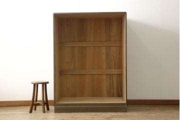 桐箪笥をオープンクローゼットにリメイク!扉と内部のポール、引き出しを撤去。新材部分は本体の色に馴染むよう着色。