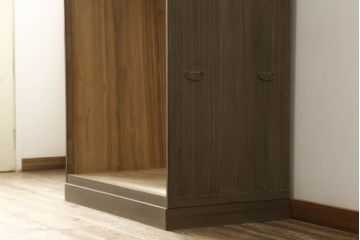 桐箪笥をオープンクローゼットにリメイク!扉と内部のポール、引き出しを撤去。新材部分は本体の色に馴染むよう着色。