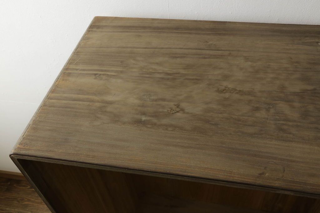 桐箪笥をオープンクローゼットにリメイク!扉と内部のポール、引き出しを撤去。新材部分は本体の色に馴染むよう着色。