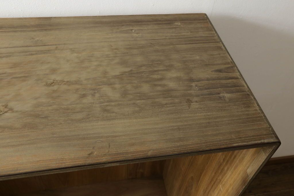 桐箪笥をオープンクローゼットにリメイク!扉と内部のポール、引き出しを撤去。新材部分は本体の色に馴染むよう着色。