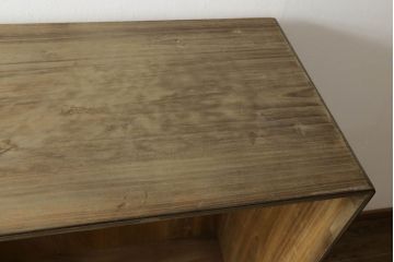 桐箪笥をオープンクローゼットにリメイク!扉と内部のポール、引き出しを撤去。新材部分は本体の色に馴染むよう着色。