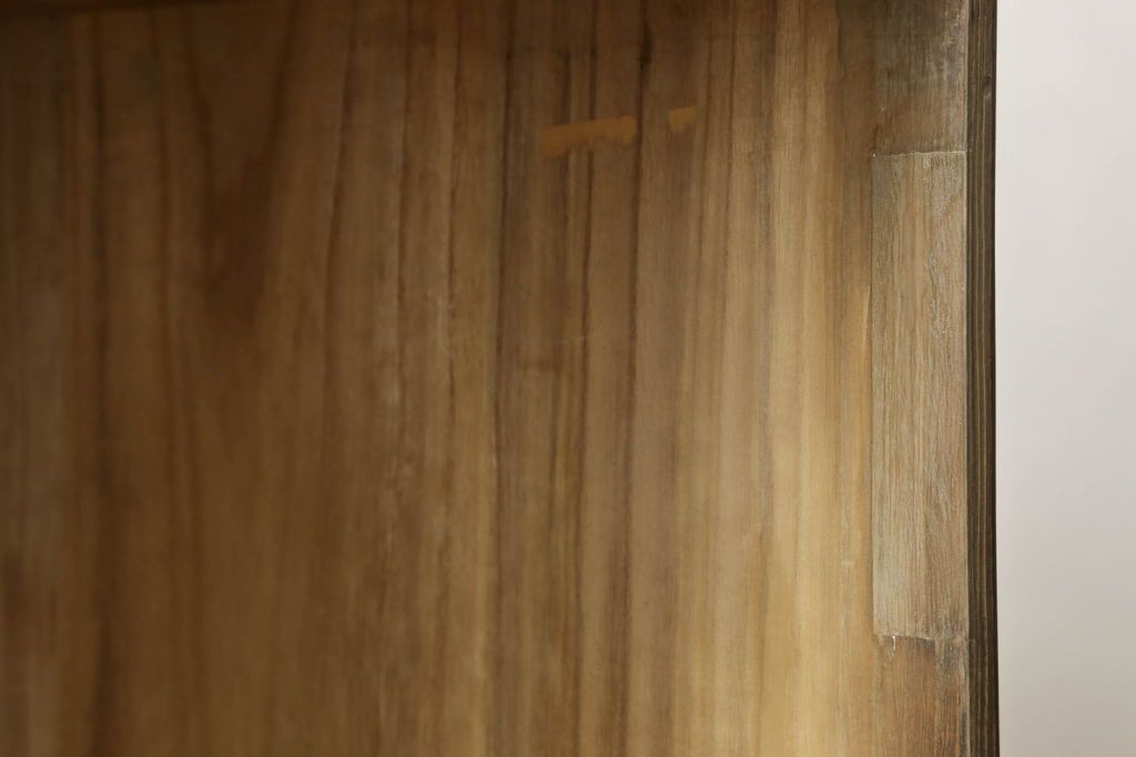 桐箪笥をオープンクローゼットにリメイク!扉と内部のポール、引き出しを撤去。新材部分は本体の色に馴染むよう着色。