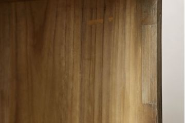 桐箪笥をオープンクローゼットにリメイク!扉と内部のポール、引き出しを撤去。新材部分は本体の色に馴染むよう着色。