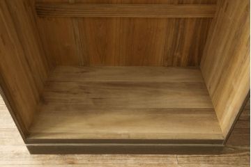 桐箪笥をオープンクローゼットにリメイク!扉と内部のポール、引き出しを撤去。新材部分は本体の色に馴染むよう着色。